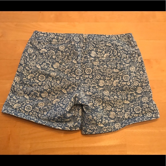 American Eagle Blue & White Pattern Stretch Shorts - Picture 4 of 5