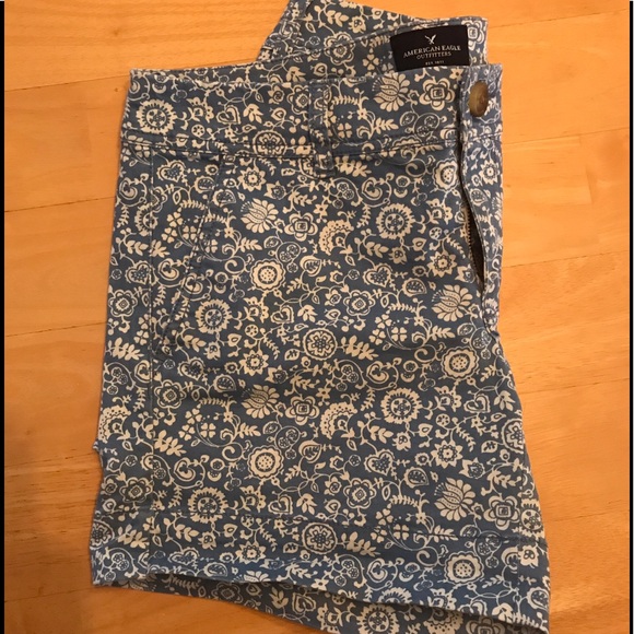 American Eagle Blue & White Pattern Stretch Shorts - Picture 5 of 5