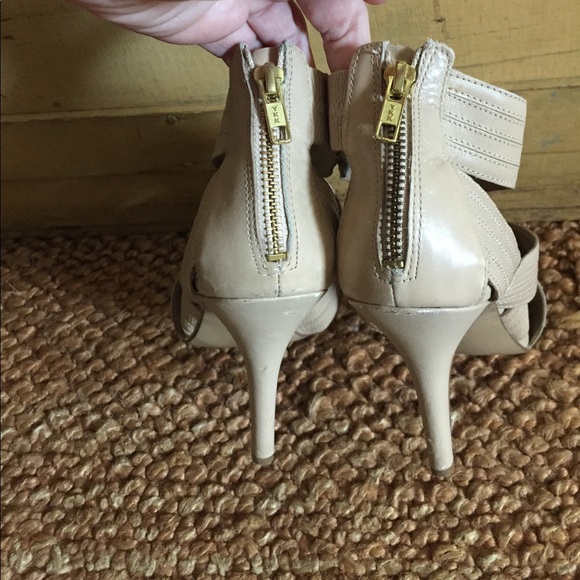 BCBG NUDE LEATHER GLADIATOR HIGH HEEL SANDAL 8.5 9 - Picture 6 of 10