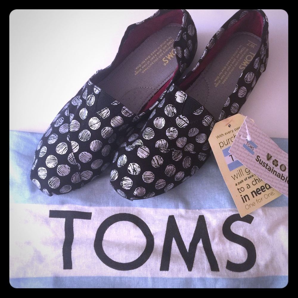 NWT TOMS classic black polka dot slip-ons