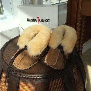 Minnetonka Infant Sheepskin Bootie Slipper Size 3