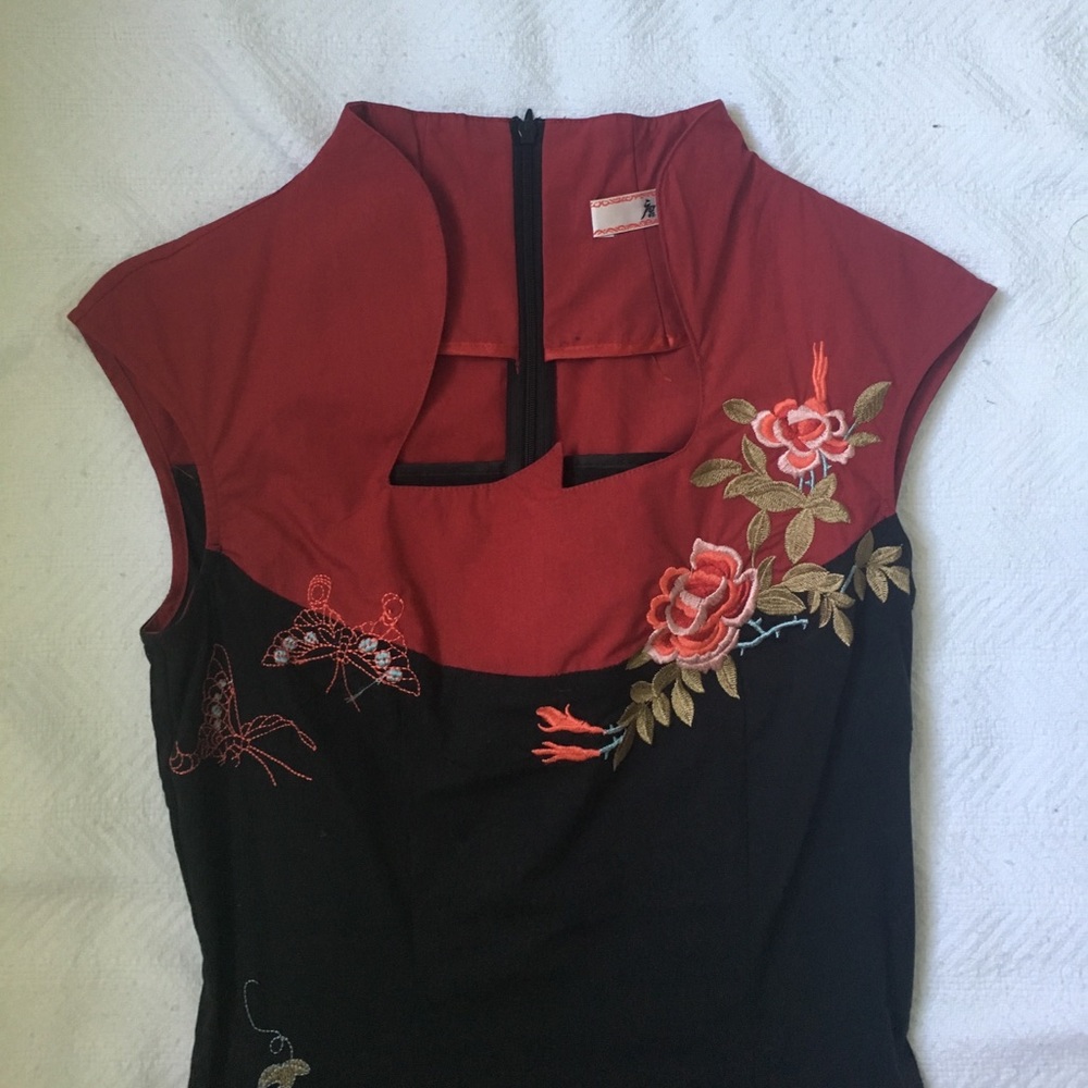 Unique vintage Asian style dress with embroidery - Picture 2 of 3