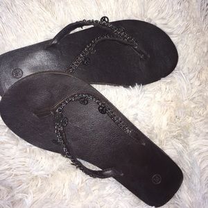 Peace sign charm flipflops