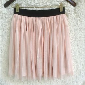 Cute high waisted flowy skirt!