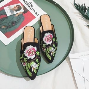 Tropical printed Pointed toe slip on sandals