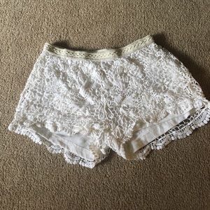 White lace shorts w/ inside liner, cream waistband