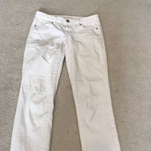 Size 2 white American Eagle Skinny Jeans