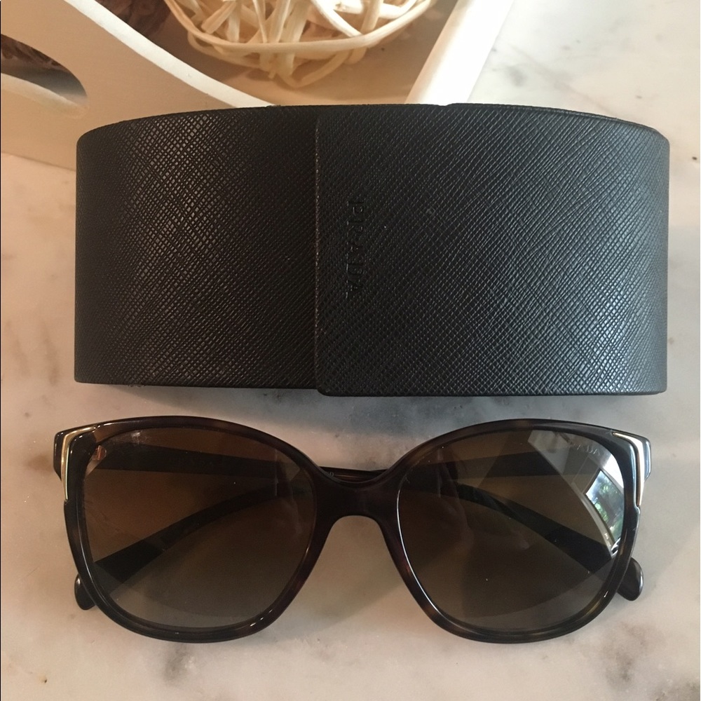 Prada sunglasses w/case