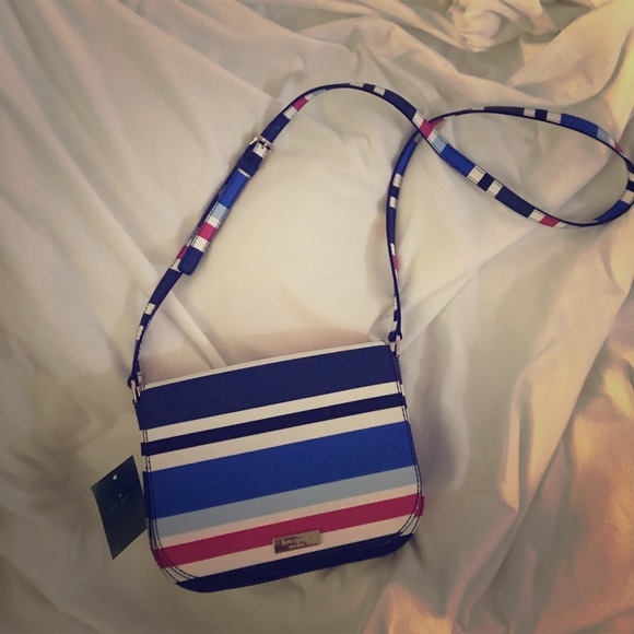 kate spade Handbags - Kate Spade ♠️ striped crossbody