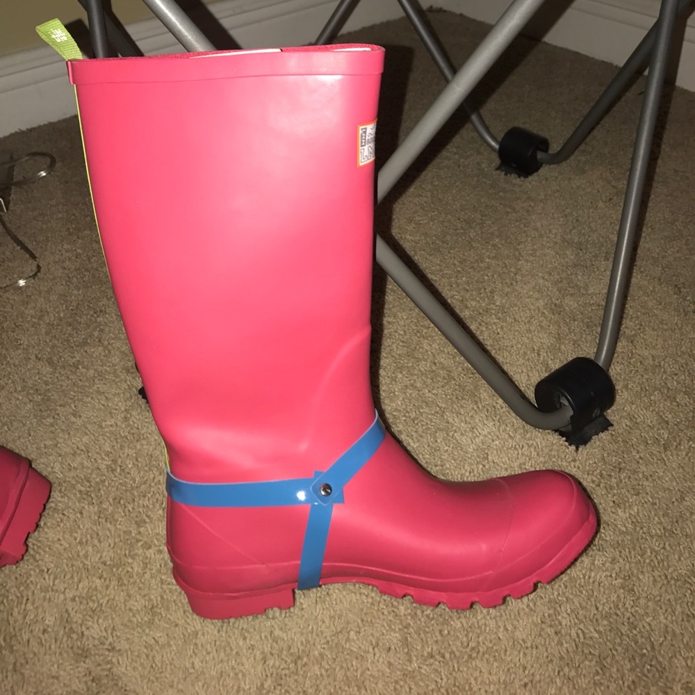 PINK RAINBOOTS Blue ribbon green ribbon