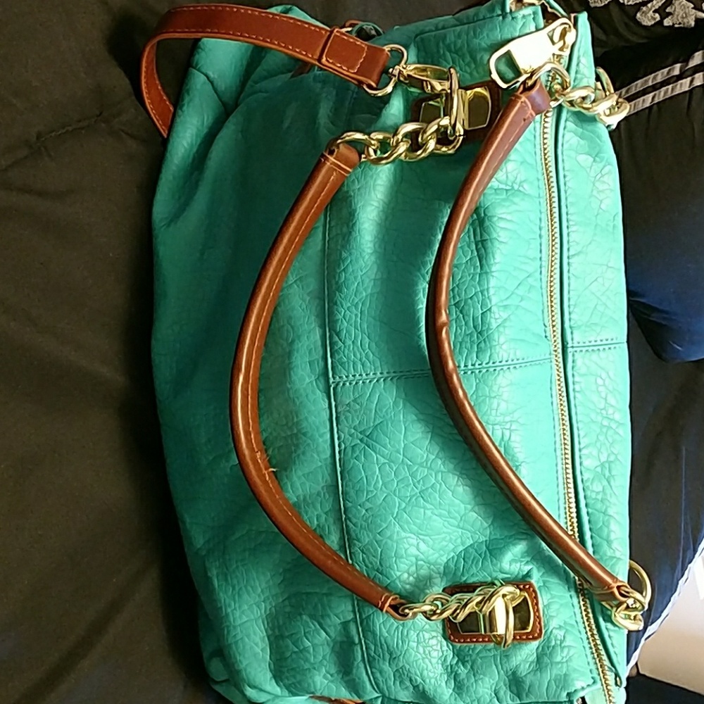 Purse with pocket for cell phone