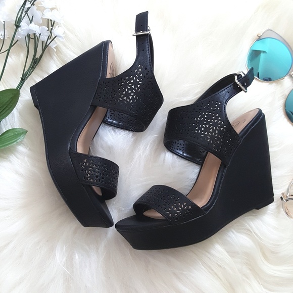 Shoes - NEW sz 6 black wedges