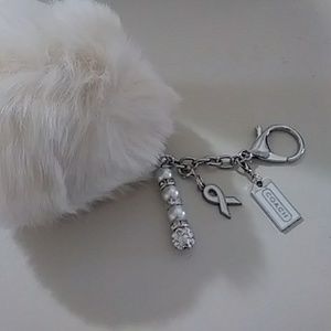 Pom pom keychain