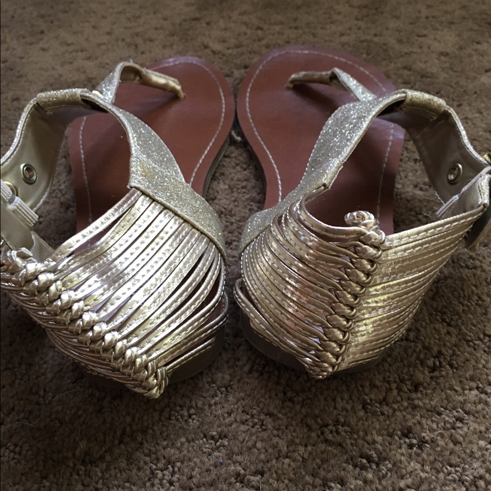 Gold sandals - Picture 2 of 4