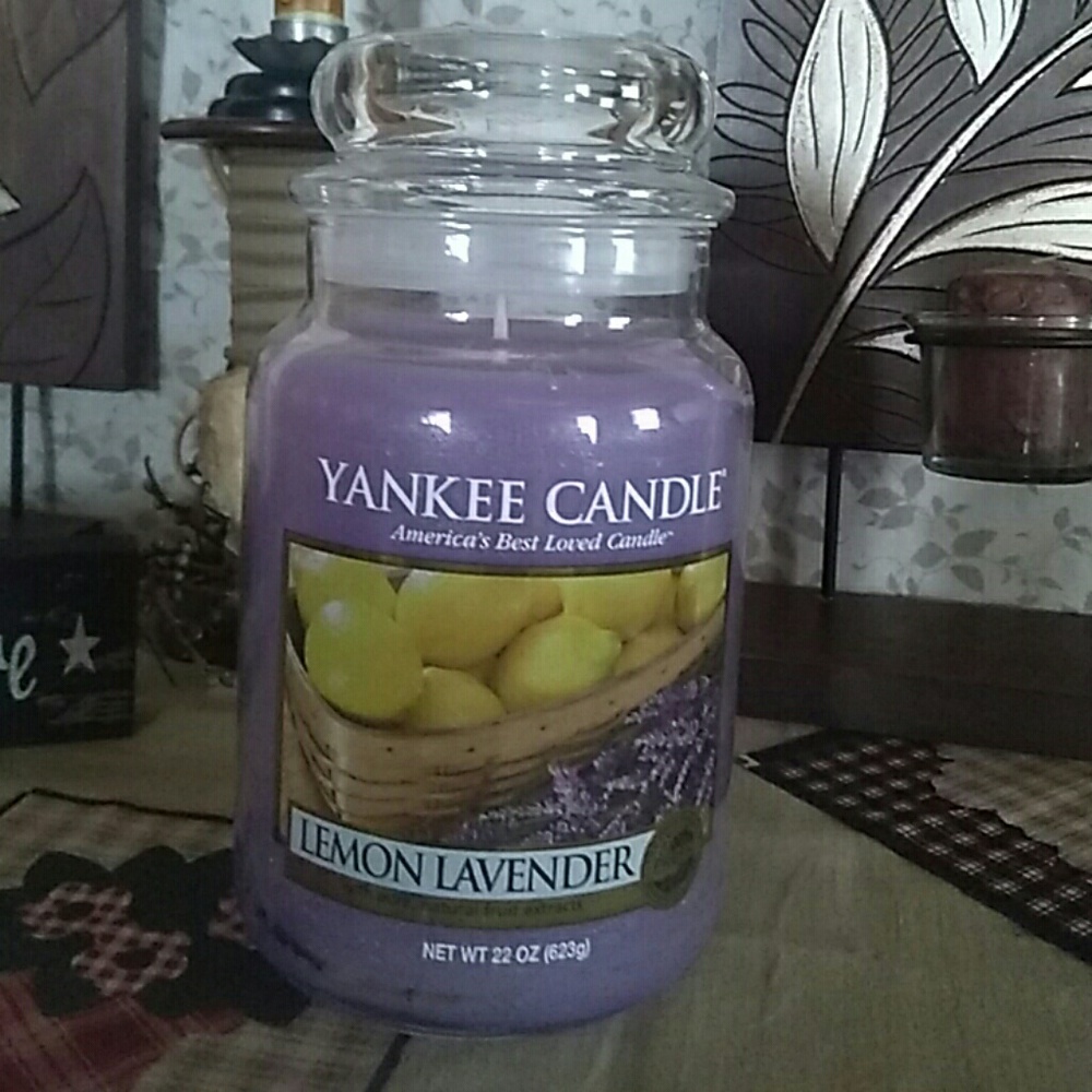 22oz Yankee Candle.. Scent-- Lemon Lavender