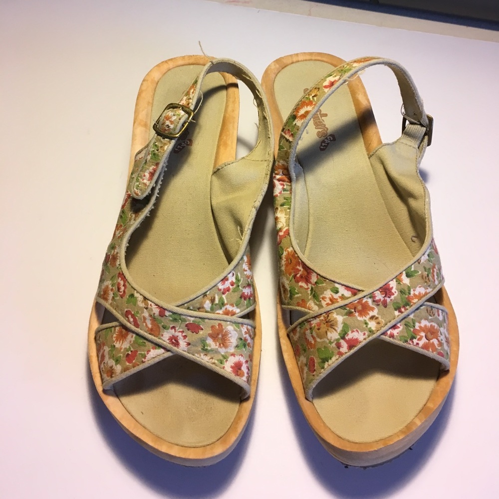 Sketchers Cali floral print sandals