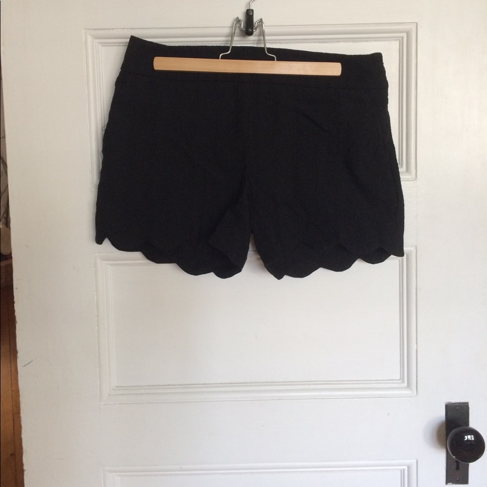 LOFT Black scalloped shorts size 2