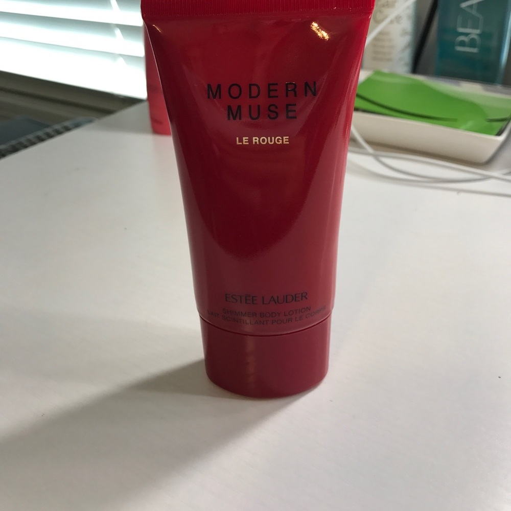 Estée Lauder Modern Muse Shimmer Lotion