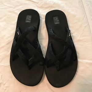 Black Tevas