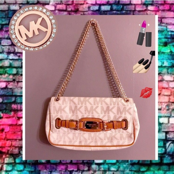 Michael Kors Handbags - MICHAEL KORS White Jet Set Purse 💛