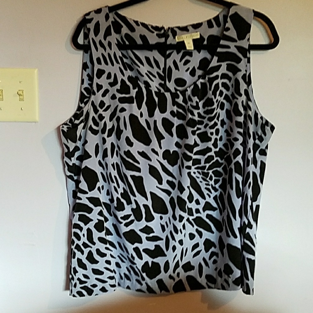 Sleeveless shirt