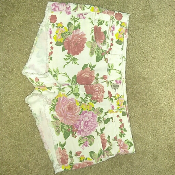 Flower shorts - Picture 1 of 2