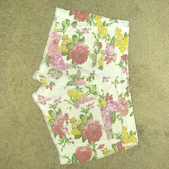 Flower shorts - Picture 2 of 2