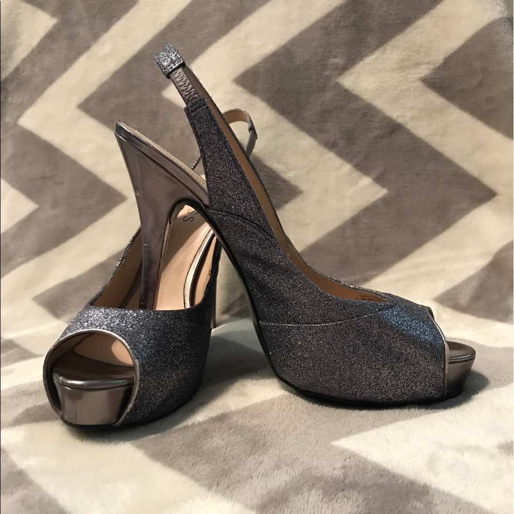⬇️PRICE DROP⬇️ Guess glitter pumps