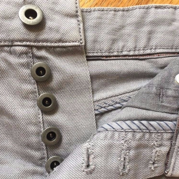 NWT FREE PEOPLE Short Frayed Hem Cloudy Gray 26 27 - Picture 4 of 5