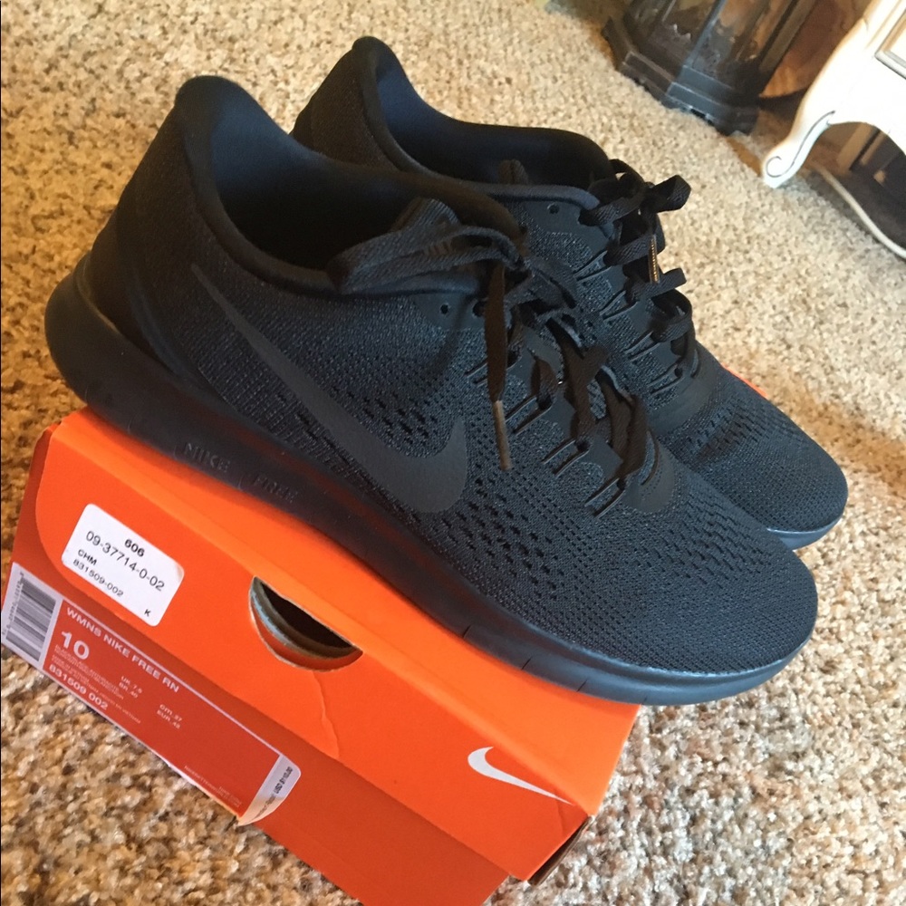 Women's all black nikes
