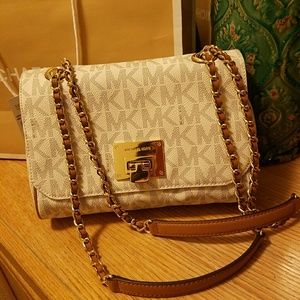Micahel kors satchel