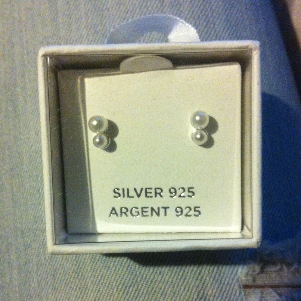 Sterling silver post pearl earrings