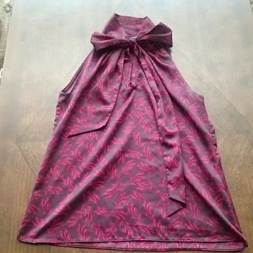 Banana Republic Satin sleevless top.