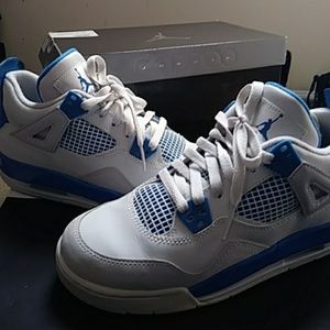 100% authentic Jordans( willing to negotiate)