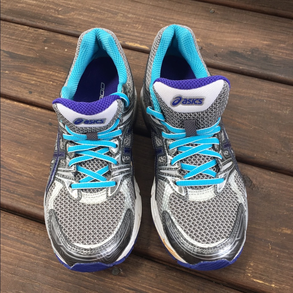 Never worn sneakers - size 8