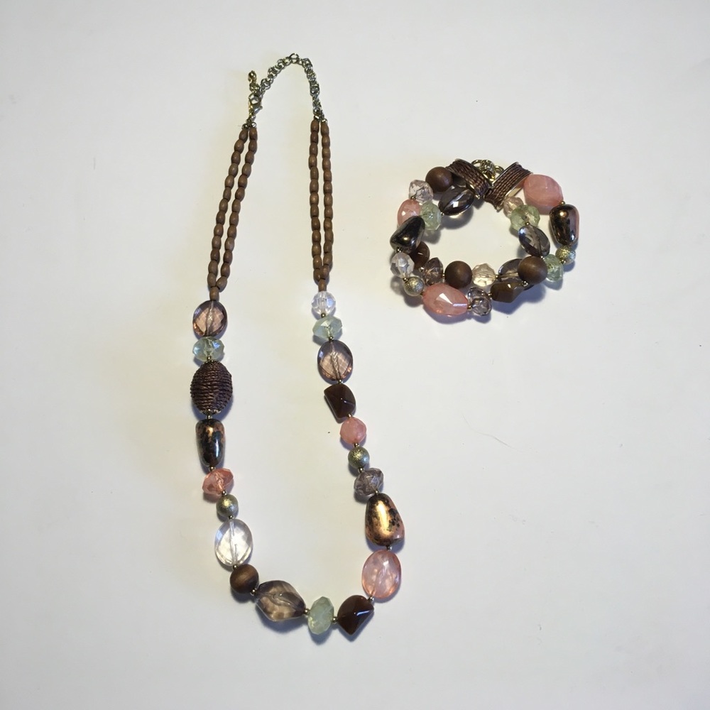 Necklace and bracelet set