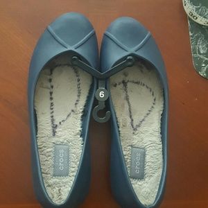 Crocs clogs, Navy blue very nice!!! Size 6.