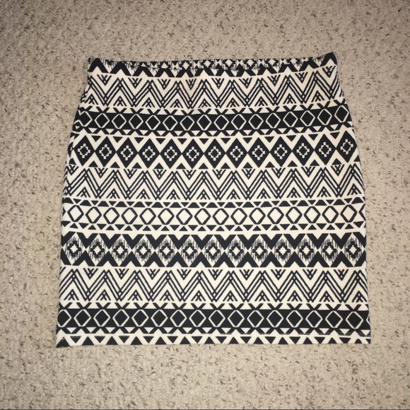 Twice Chic Boutique Dresses & Skirts - NEW• Unique Black & White Aztec Skirt•XL