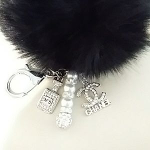 Pom pom keychain