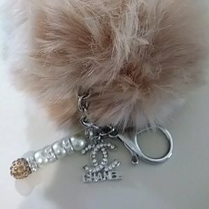 Pom pom keychain