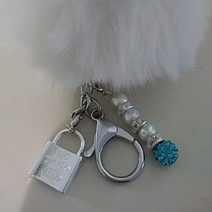 Pom pom keychain