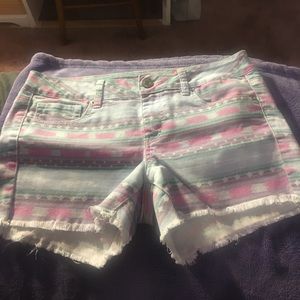 Cutoff patterned shorts