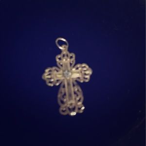 Almost new - 14K Gold Cross with gem