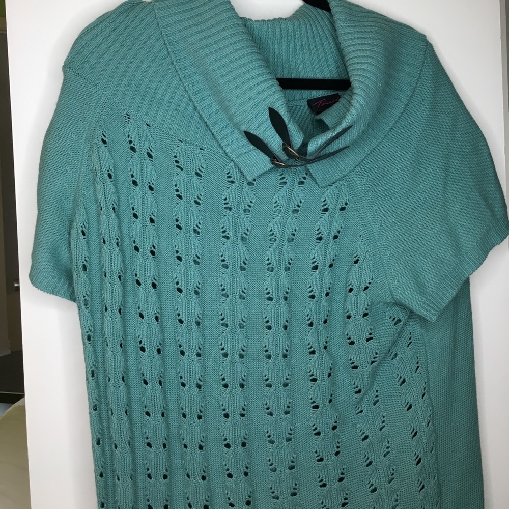 🌸 Short Sleeve Scoop Turtle Neck Top 🌸