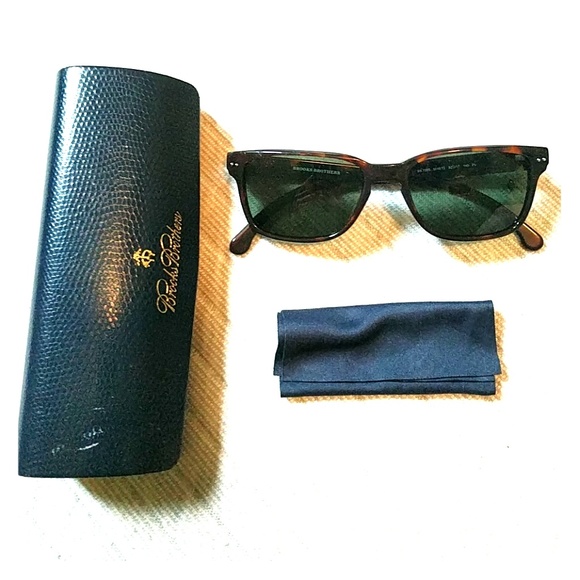 Brooks Brothers Polarized Sunglasses - Picture 2 of 2