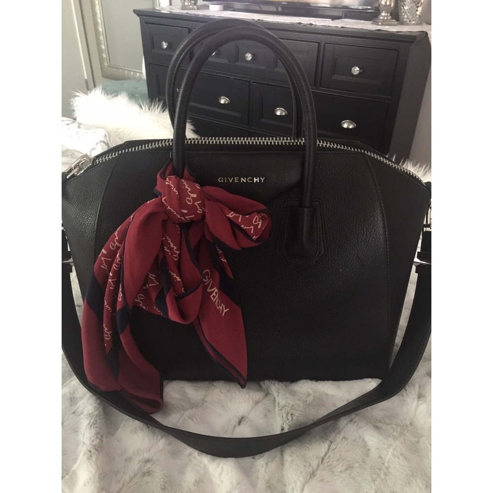 “SOLD” Givenchy antigona medium