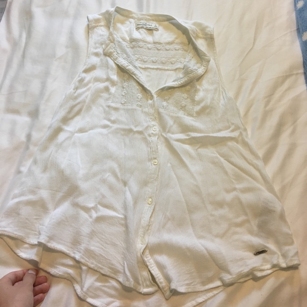 White lace paneled Abercrombie top