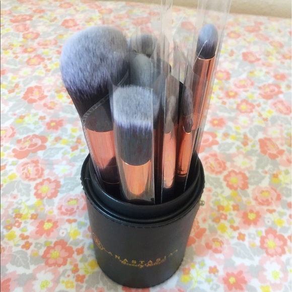 Anastasia Make up Brushes - Picture 3 of 6