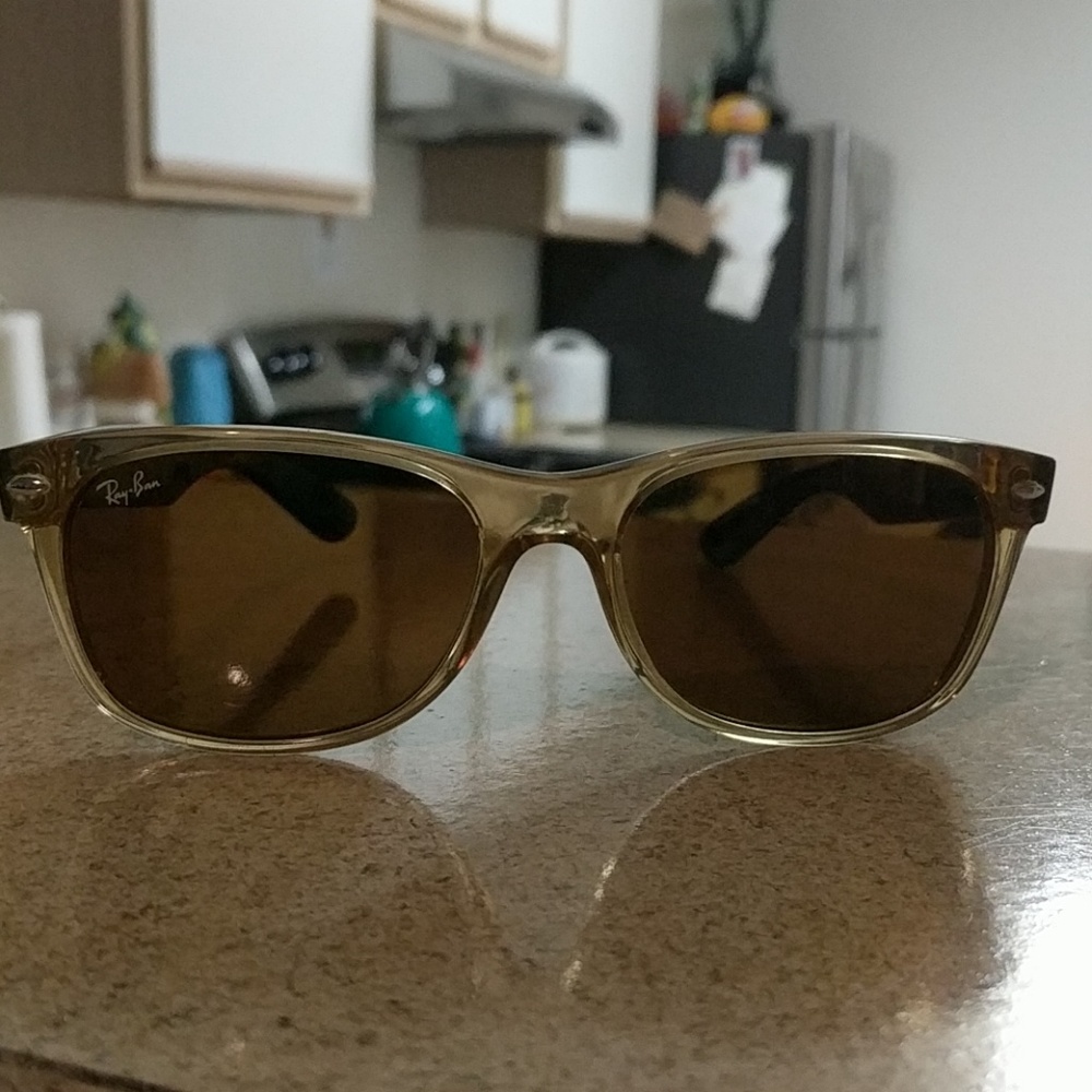 *New Style RayBan Wayfarer in Honey/ Black combo