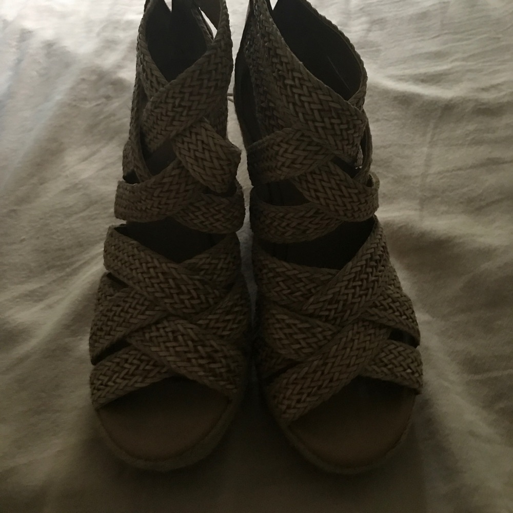 Dolce Vita straw criss cross wedges